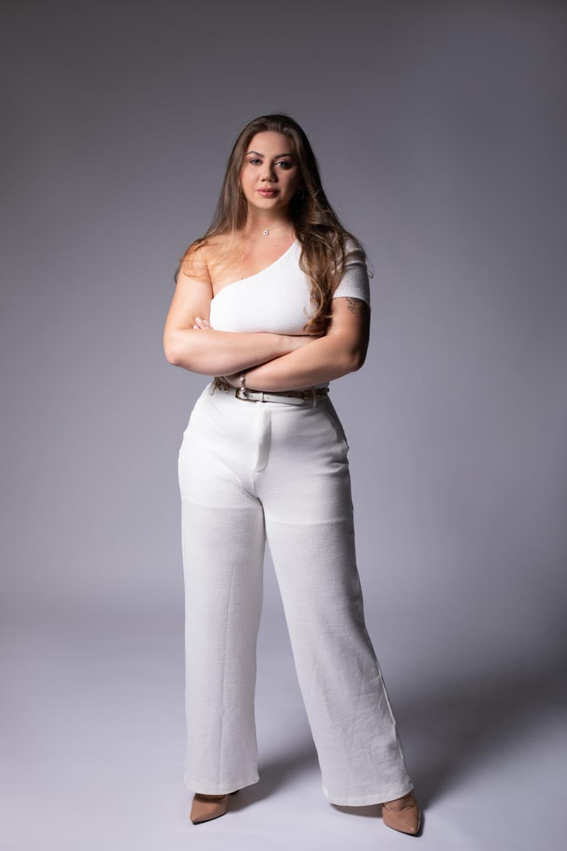 Dra. Lorena Barizon - Médica Especialista em Estética